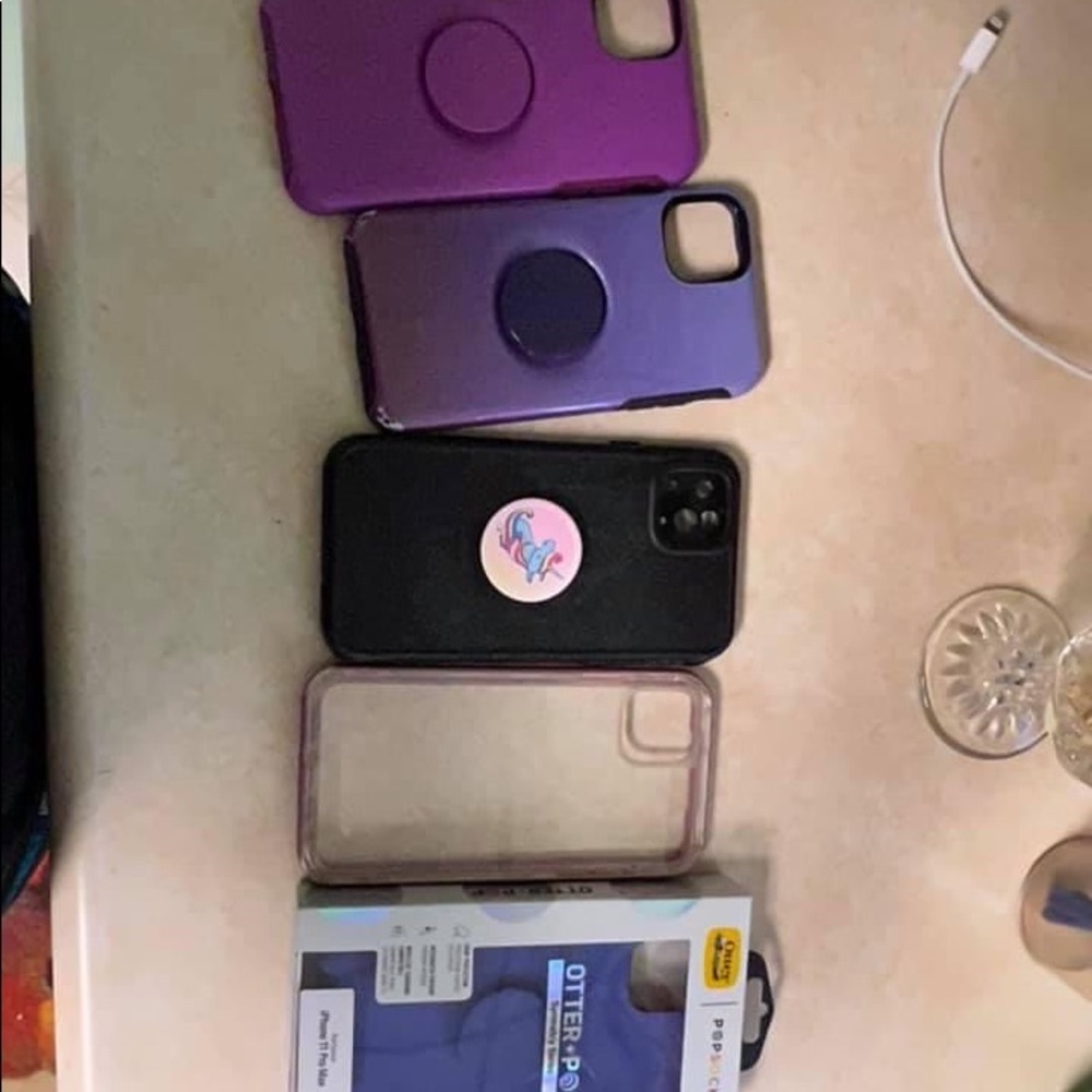 4 otterbox, 1 waterproof otterbox iPhone 11 Pro Max cases